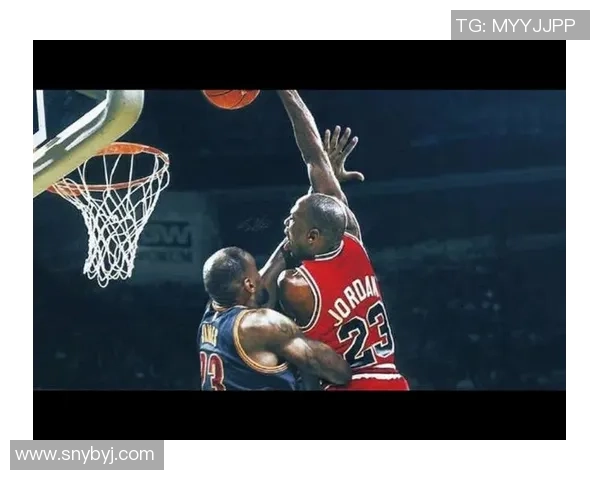 詹姆斯在比赛中精彩扣篮姚明引发全场热烈反响的瞬间回顾