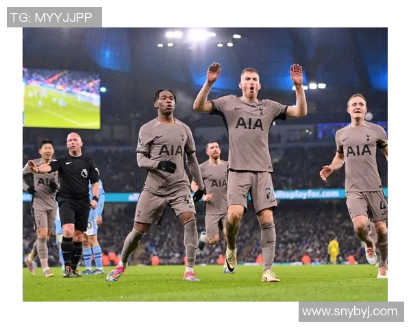 意甲大战曼联大胜曼城帽子戏法引发争议判罚全场沸腾