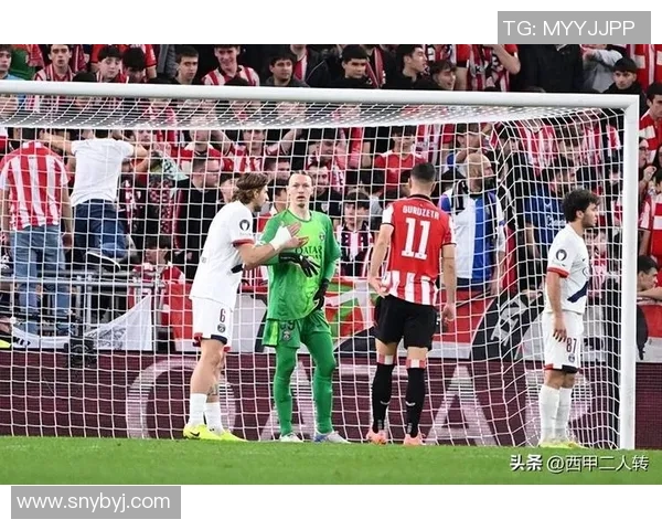 西甲激战：拜仁与巴黎圣日耳曼战成平局乌龙球瞬间引发全场热议