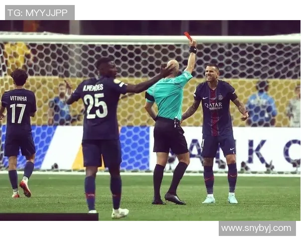 友谊赛精彩瞬间拜仁凭补时进球小胜巴黎圣日耳曼全场沸腾