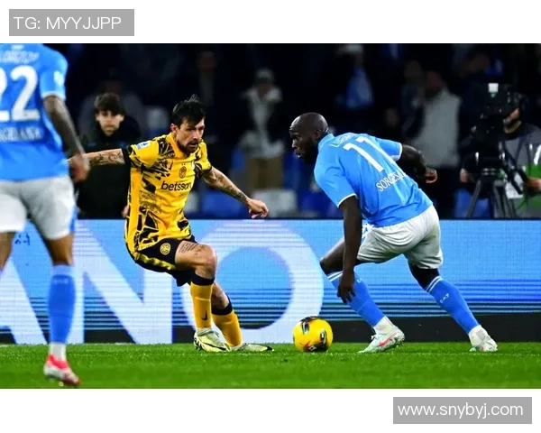 德甲激战曼联与那不勒斯握手言和赛场瞬间引发热议与数据分析 德甲激战曼联与那不勒斯握手言和赛场瞬间引发热议与数据分析