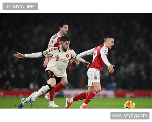 德甲焦点战里昂与阿森纳战成平局争议判罚引发全场热议 德甲焦点战里昂与阿森纳战成平局争议判罚引发全场热议