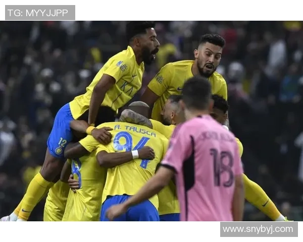 英超焦点战曼联与皇马战平一触即发的惨败瞬间引发全场热议 英超焦点战曼联与皇马战平一触即发的惨败瞬间引发全场热议