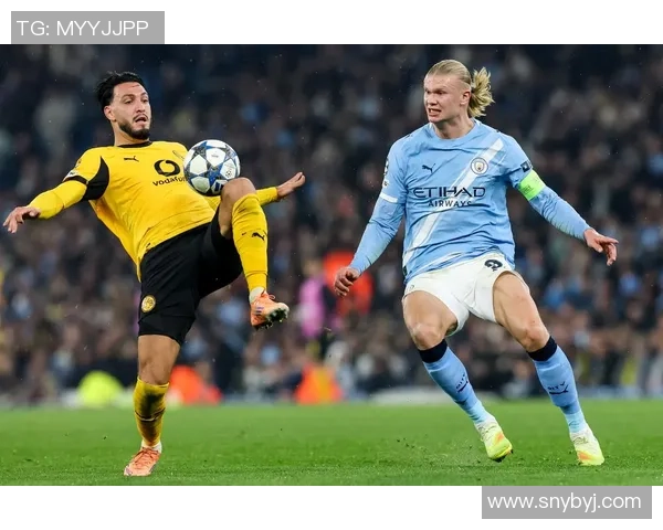 国王杯激战:多特蒙德与曼城2-2平神扑引发争议判罚热议 国王杯激战:多特蒙德与曼城2-2平神扑引发争议判罚热议