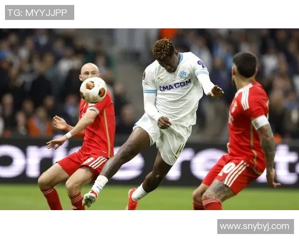 欧联杯精彩对决本菲卡与AC米兰战成平局帽子戏法引发全场热烈反响