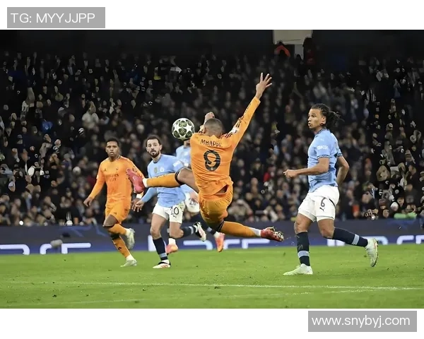 欧冠惊喜时刻皇马小胜利物浦引发全场热议与焦点分析 欧冠惊喜时刻皇马小胜利物浦引发全场热议与焦点分析